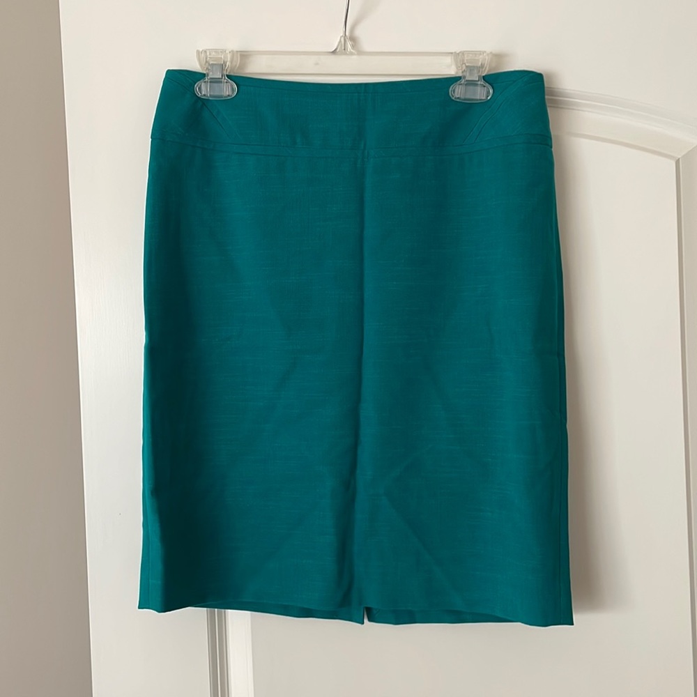 The Limited turquoise pencil skirt. Excellent condition. Smoke free home.